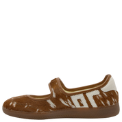 AYA in SIKA MILK, left view