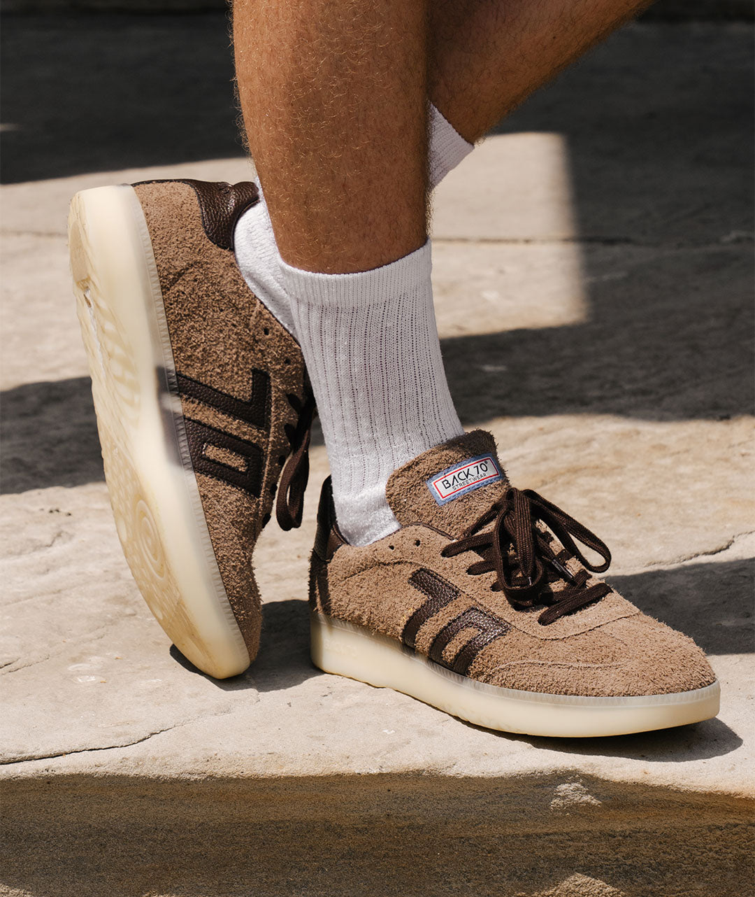 Court sneakers