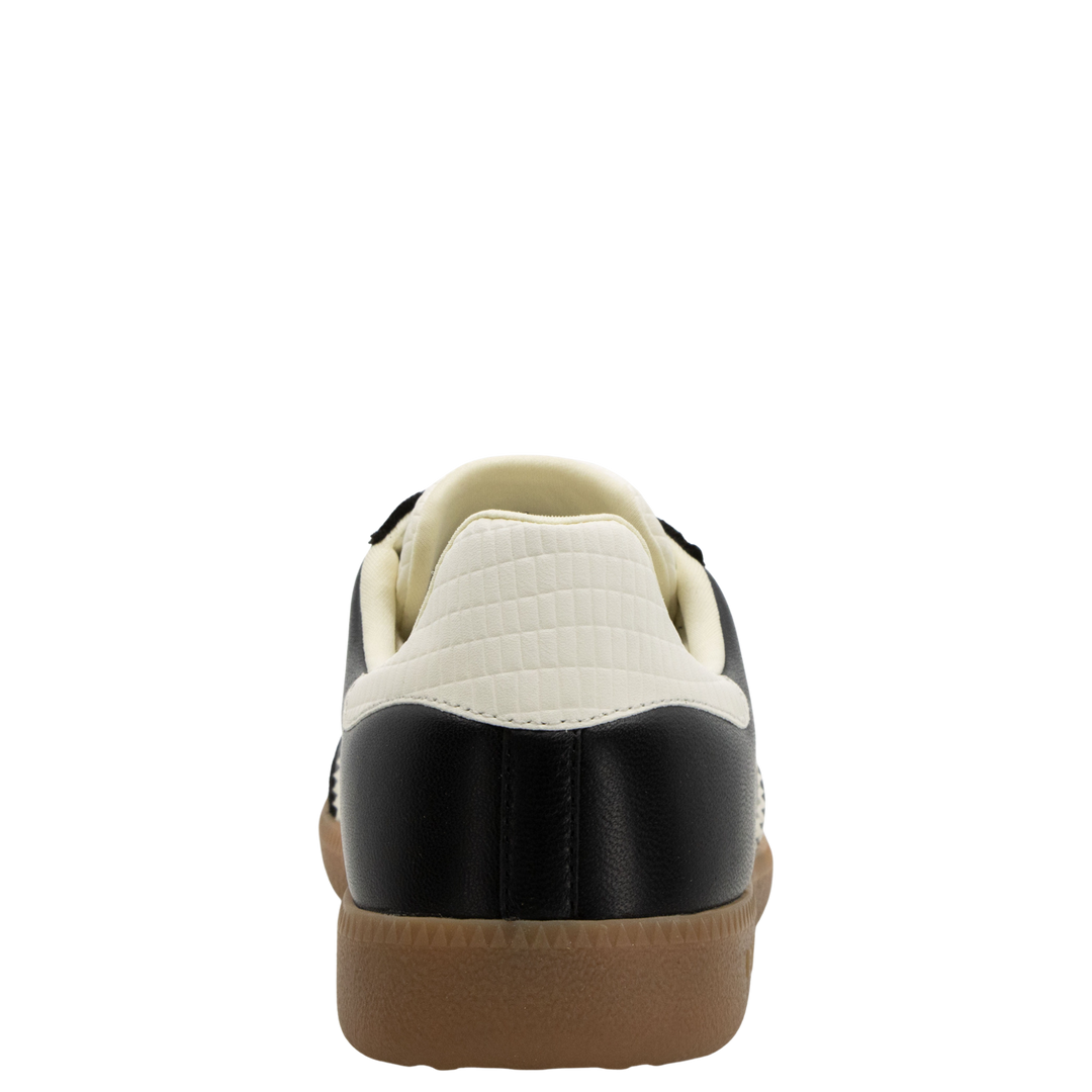 CLOUD NC in BLACK MILK Sneakers