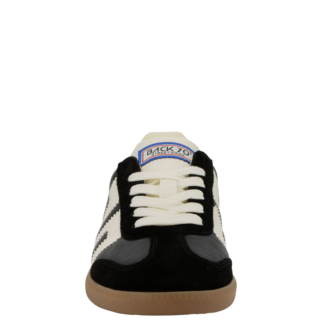 CLOUD NC in BLACK MILK Sneakers