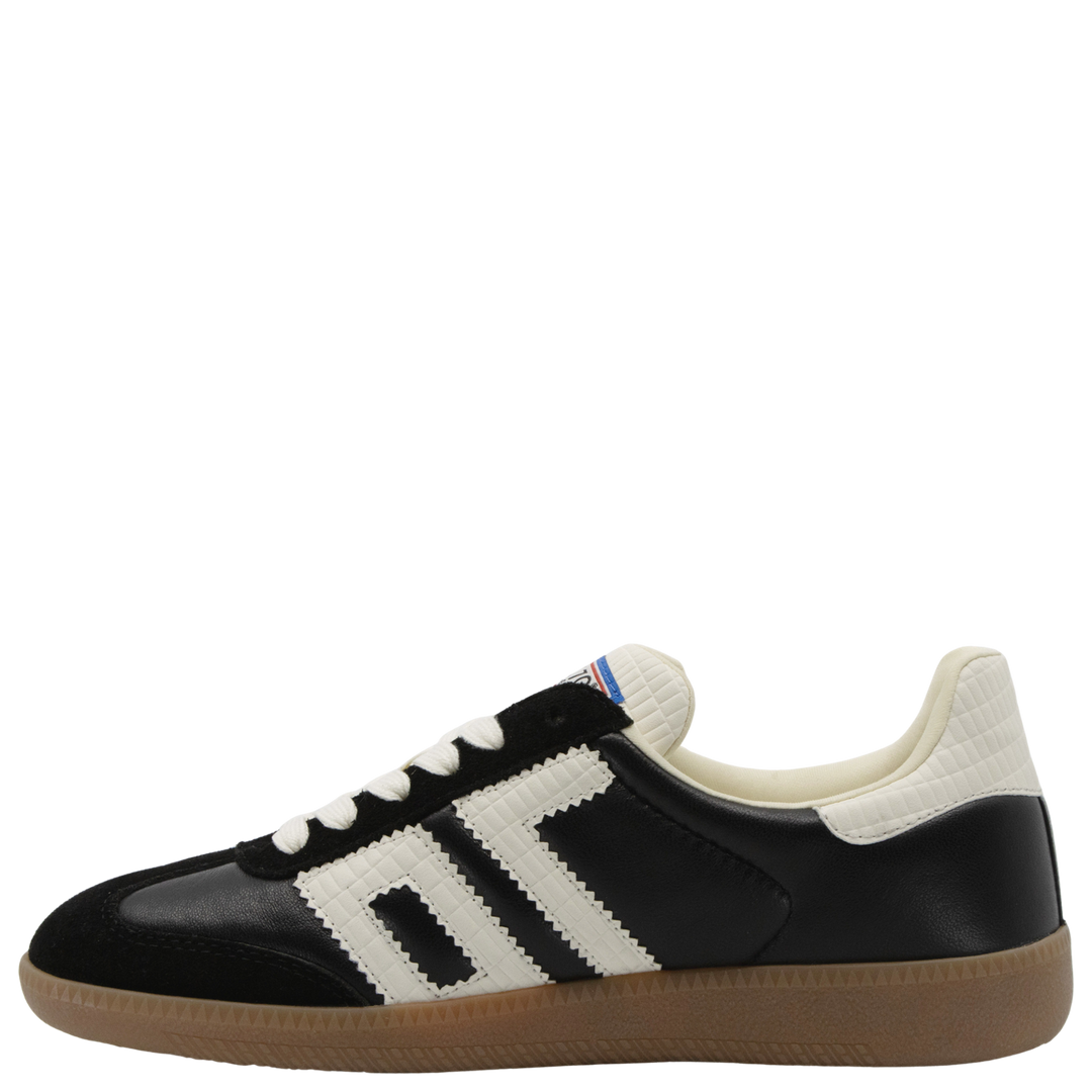CLOUD NC in BLACK MILK Sneakers