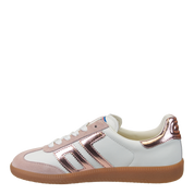 CLOUD in PINK Sneakers