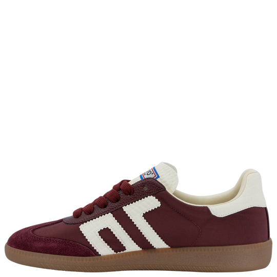 GHOST in WINE MILK Sneakers