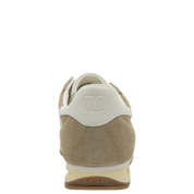 RUNNER in TAN Sneakers